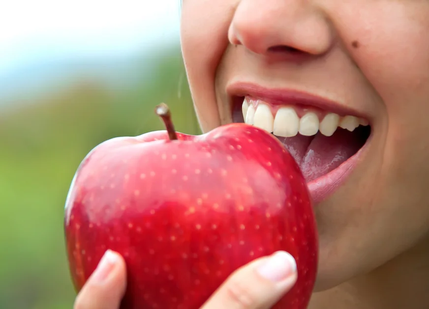 Eating Right for a Healthy Smile: A Nutrition Guide for Dental Wellness